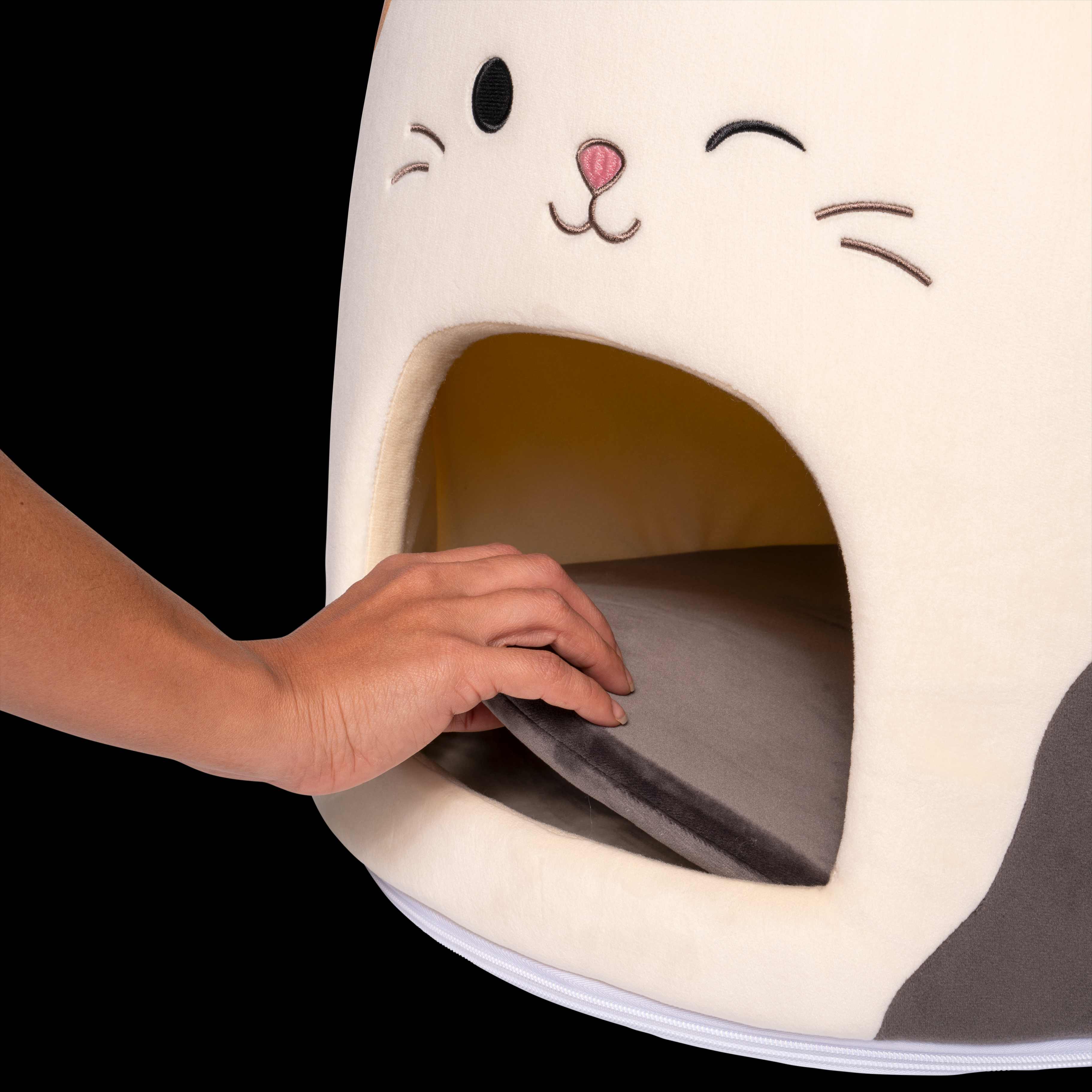 Squishmallows Covered Pet Bed (Cam The Cat)